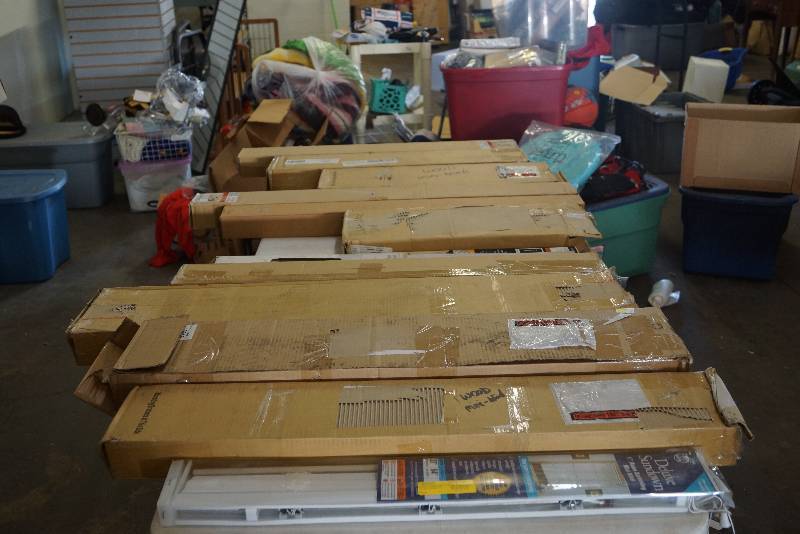 lot 537 image: Lot of 12 NEW Custom Blinds- Window Coverings
