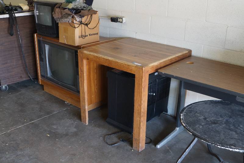 lot 573 image: Square Table- Breakfast Nook Size