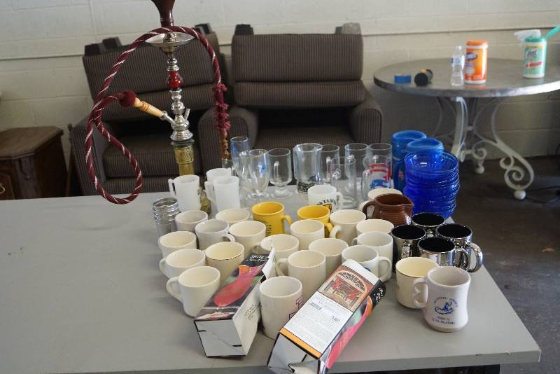 lot 589 image: Table Full of Mugs and Other Glassware