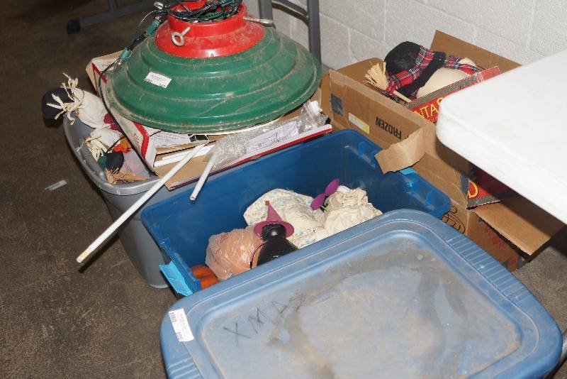 lot 598 image: Huge Lot of Seasonal Decorations-  Christmas- Thanksgiving-Halloween  Treasure Trove