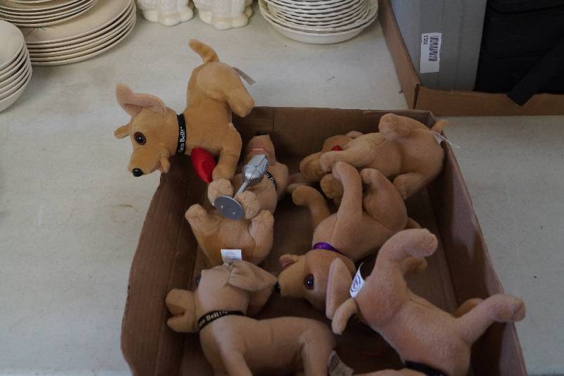 lot 547 image: Flat Full of Stuffed Taco Bell Dogs