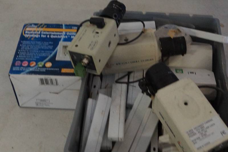 lot 562 image: Secuity Camera Lot and Window Motion-