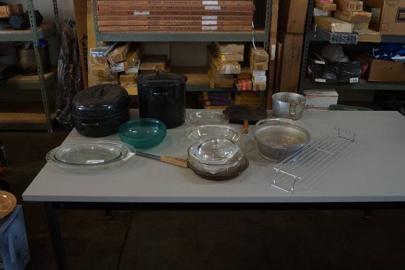 lot 569 image: Cooking and Baking Lot  Metal Pots- Pyrex- Some Vintage