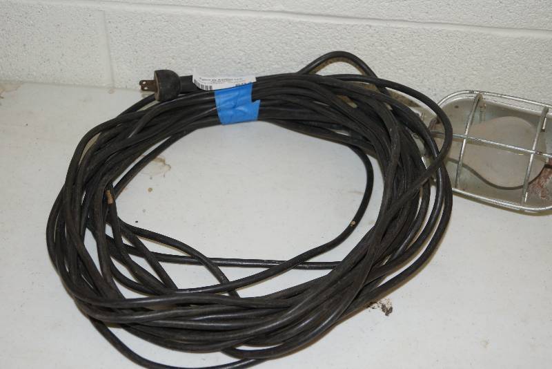lot 604 image: Drop Light  With Long Cord