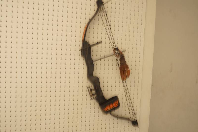 lot 78 image: Youth Sized Archery Compound Bow