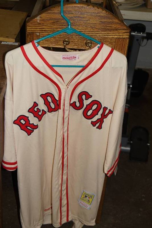 lot 35 image: 1967 Boston Red Sox #8 Carl Yastremski Throwback Jersey  Button Up Size 54  BOSOX Baseball  Retro