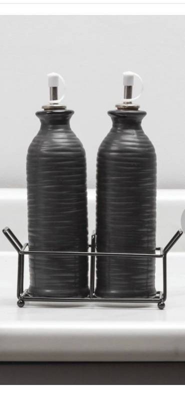 lot 51751 image: Market Finds Oil and Vinegar Dispenser Set