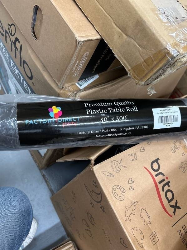 lot 51766 image: 40�� x 300�� plastic table roll (black)-Don��t know if it��s a full roll