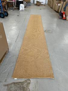 lot 41652 image: Runner 17 feet x 31 inches-used