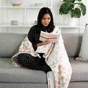 lot 41654 image: Brookstone Heated Cozy Throw Chic Plaid