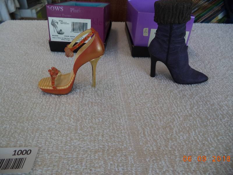 lot 1000 image: Just The Right Shoe Figurines- Collectibles- Purple Dream and Rocks