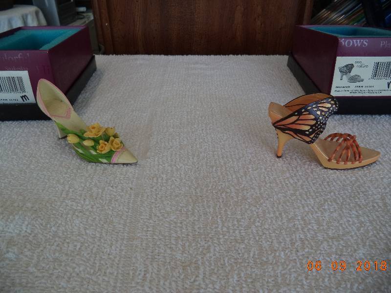lot 1004 image: Just The Right Shoe Figurines- Collectibles- Daffodil Hope and Monarch