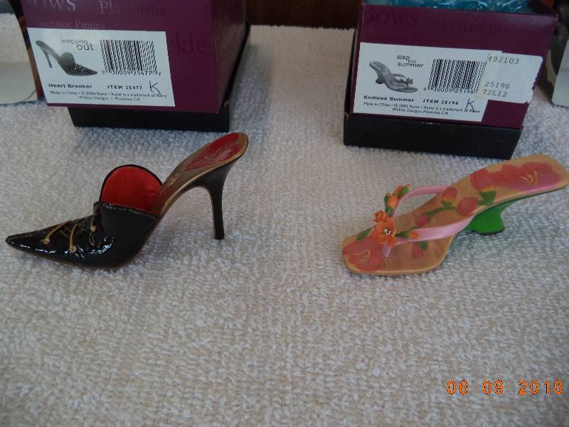 lot 1006 image: Just The Right Shoe Figurines- Collectibles- Heart Breaker and Endless Summer
