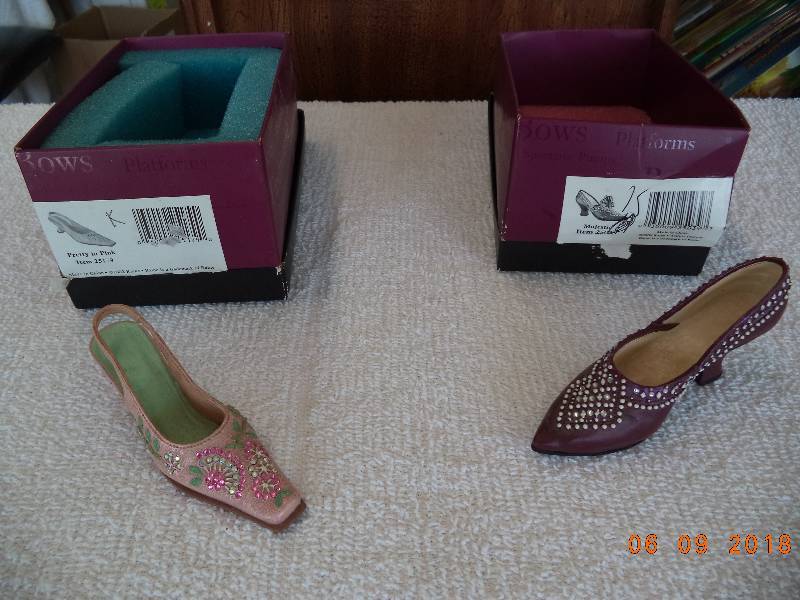 lot 1008 image: Just The Right Shoe Figurines- Collectibles-  Pretty in Pink and Majestic