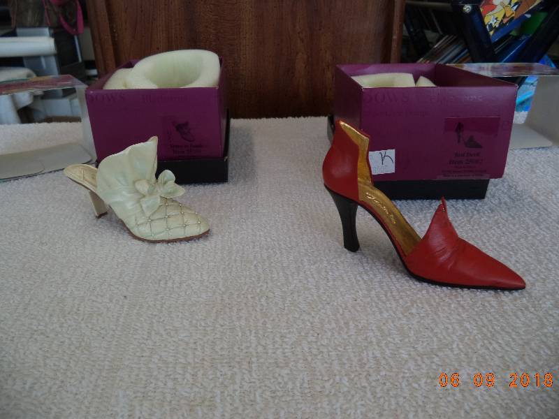lot 1016 image: Venus in Pearls and Red Devil  Lot of 2