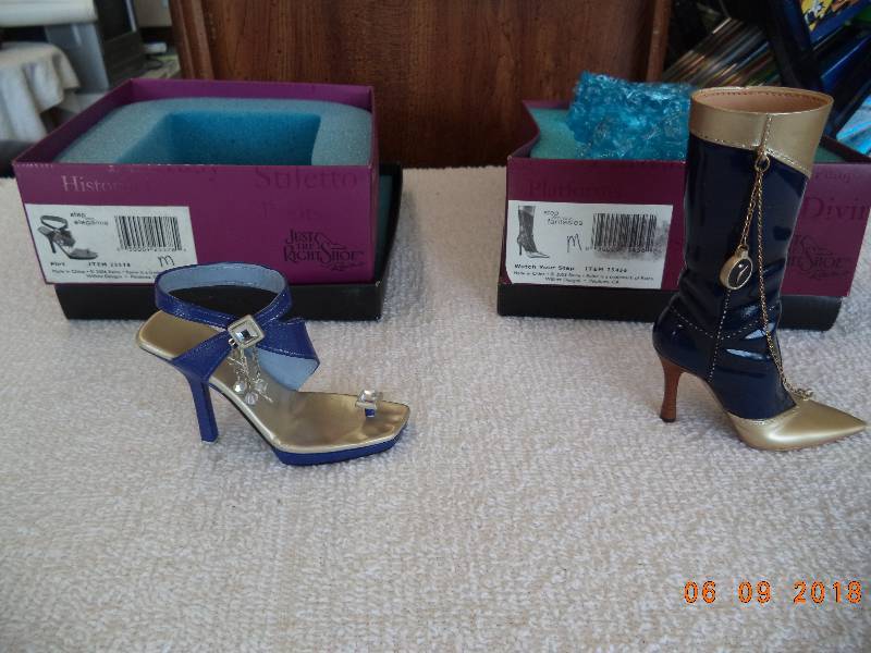 lot 1017 image: Just The Right Shoe Figurines- Collectibles-  Flirt and Watch Your Step