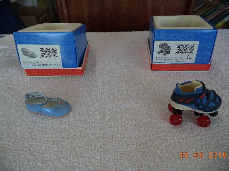 lot 1025 image: Just The Right Shoe Figurines- Collectibles-  Party Girl and Free Wheelin