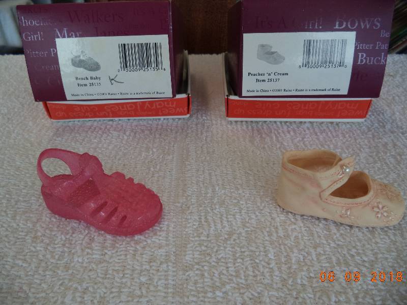 lot 1026 image: Just The Right Shoe Figurines- Collectibles-  Beach Baby and Peaches and Cream