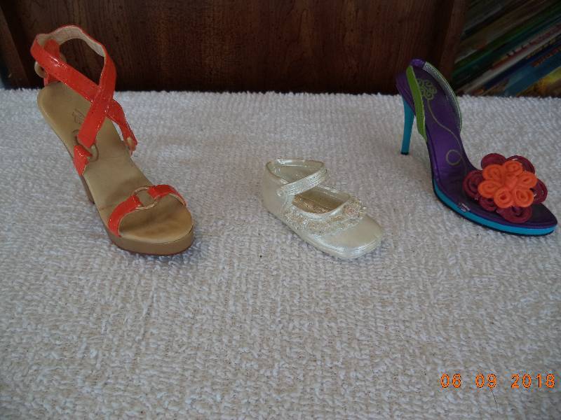 lot 1030 image: Just The Right Shoe Figurines- Collectibles-  Lot of 3   Too Cool