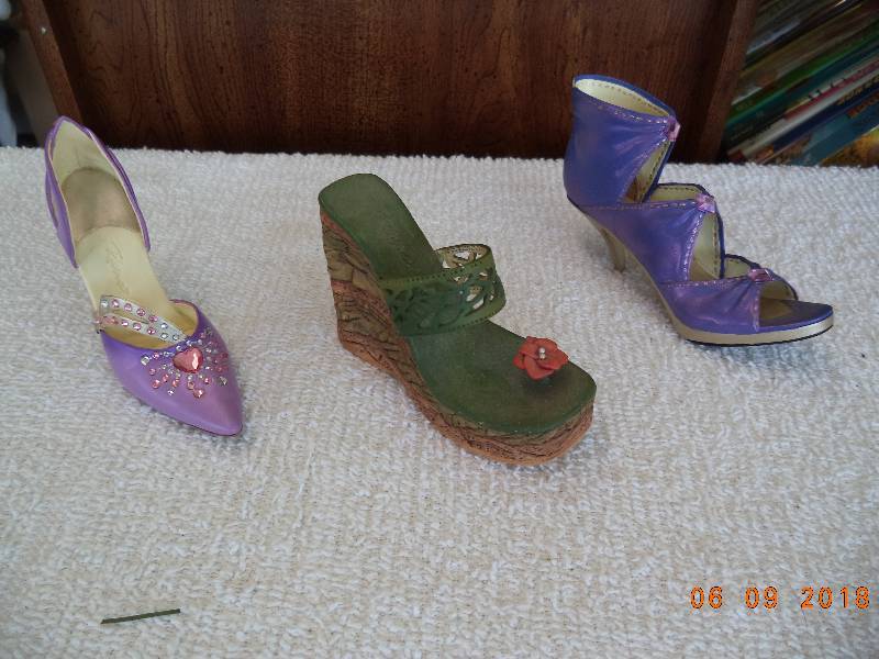 lot 1031 image: Just The Right Shoe Figurines- Collectibles-  Lot of 3