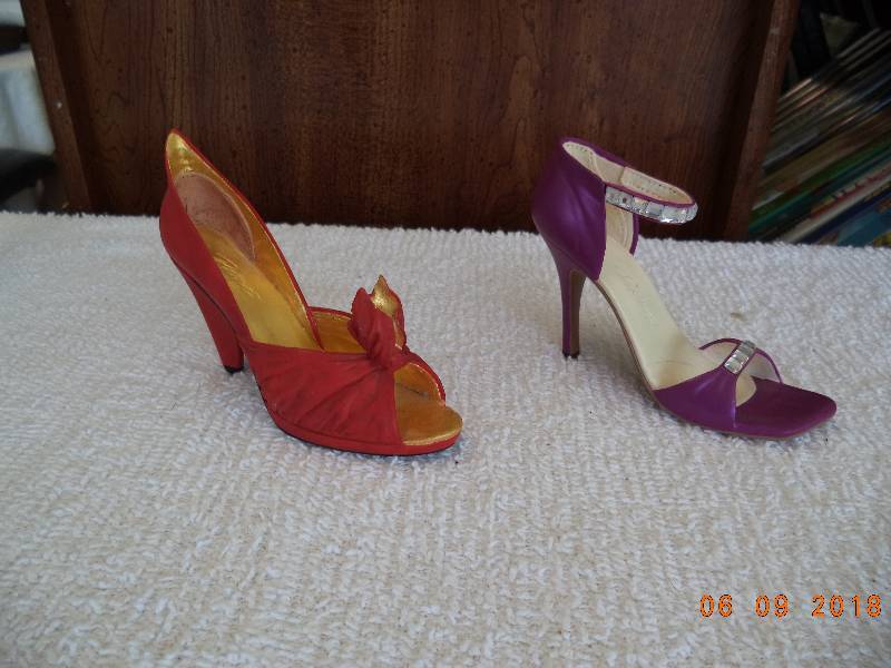 lot 1036 image: Just The Right Shoe Figurines  Lot of 2