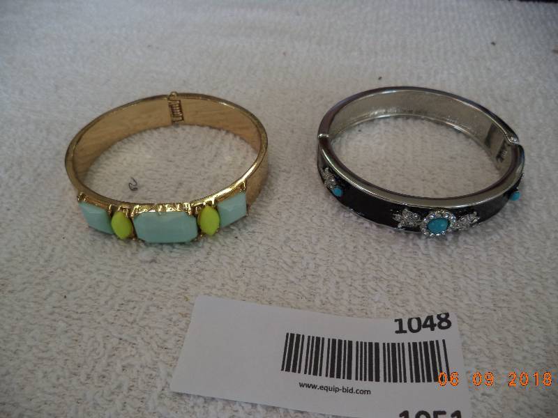 lot 1048 image: 2 Bracelets- Pretty