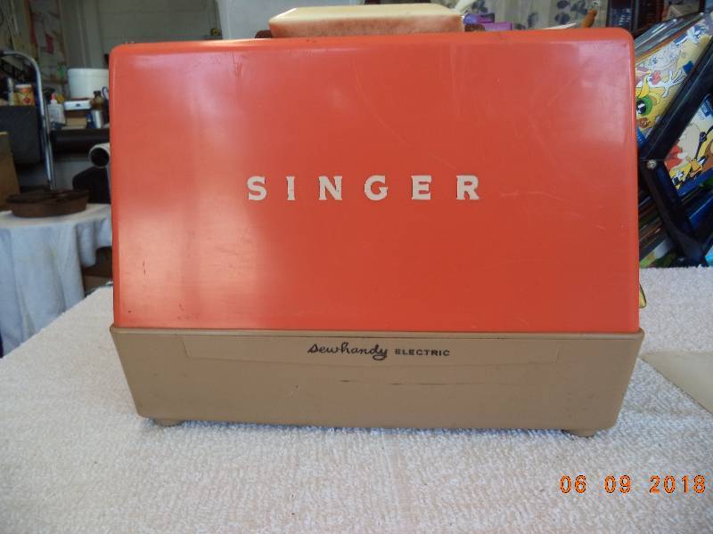 lot 1066 image: Singer Electric Sewhandy Sewing Machine In Case