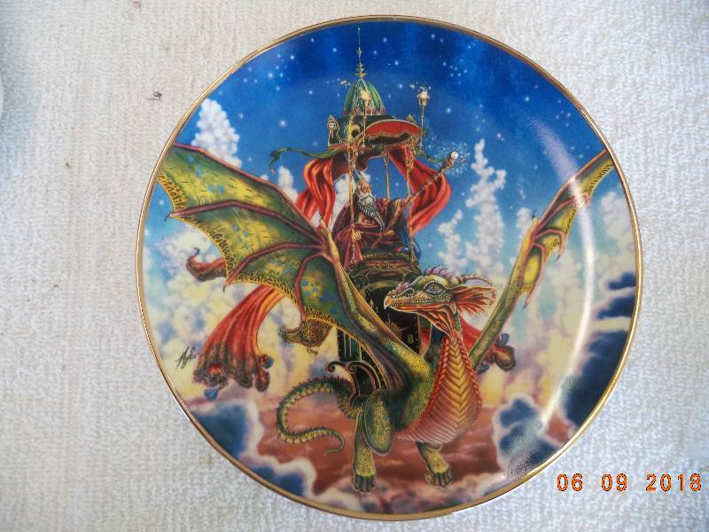 lot 1076 image: Royal Doulton Plate   Dragon Flight 