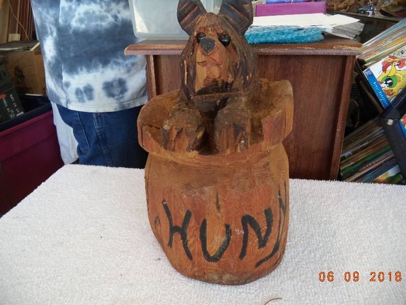 lot 1077 image: Carved Wood Bear In Hunney Pot- Cute