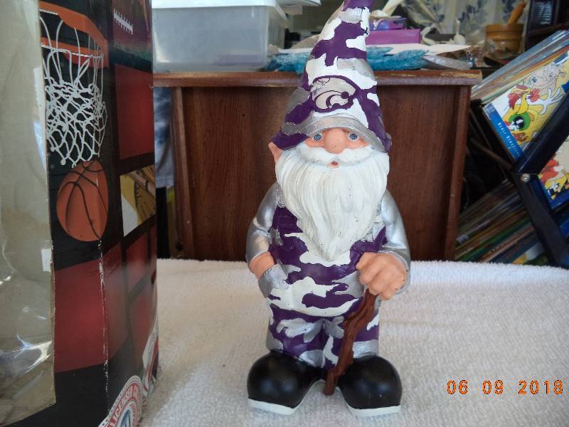 lot 1078 image: Kansas State  K-State Garden Gnome- Wildcats