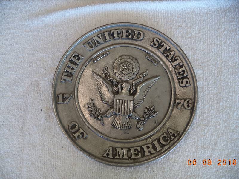 lot 1093 image: 11 Duracast United States of America 1776 Plate with Great Seal