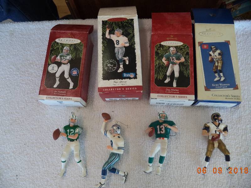 lot 1091 image: Keepsake Hallmark- Lot of QBs  Football