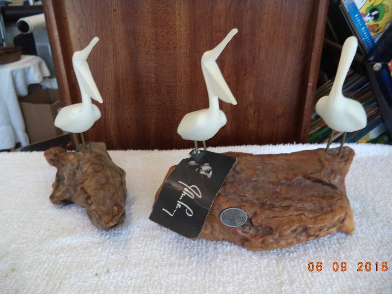 lot 1096 image: JOHN PERRY STUDIOS BURL WOOD SCULPTURE U.S.A.- Lot of 2- Pelicans