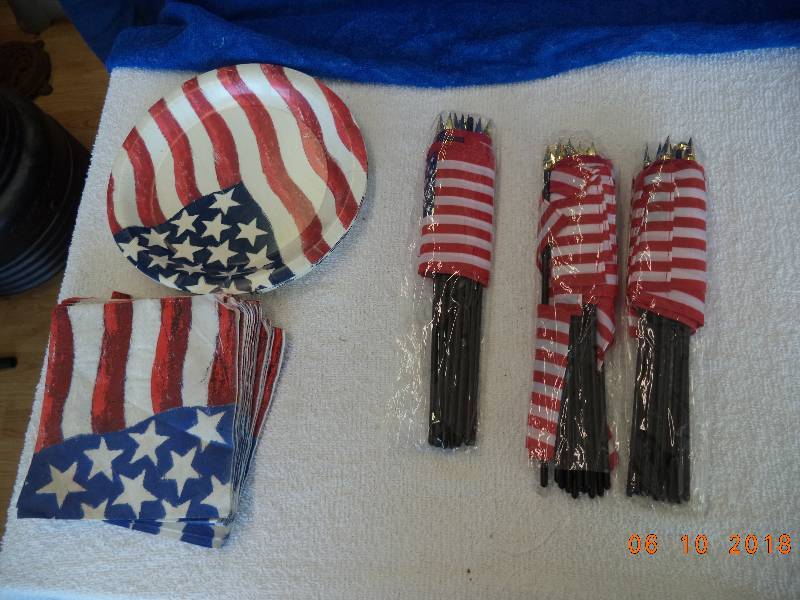 lot 1106 image: Patriotic Lot  Flags Plates and Misc