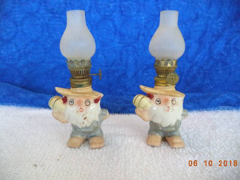 lot 1109 image: Pair of Decorative Oil Lamps- 5.5 Tall