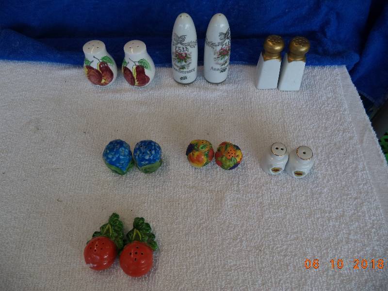 lot 1110 image: Lot of 7 Salt and Pepper Shakers-  Add or Start Collection