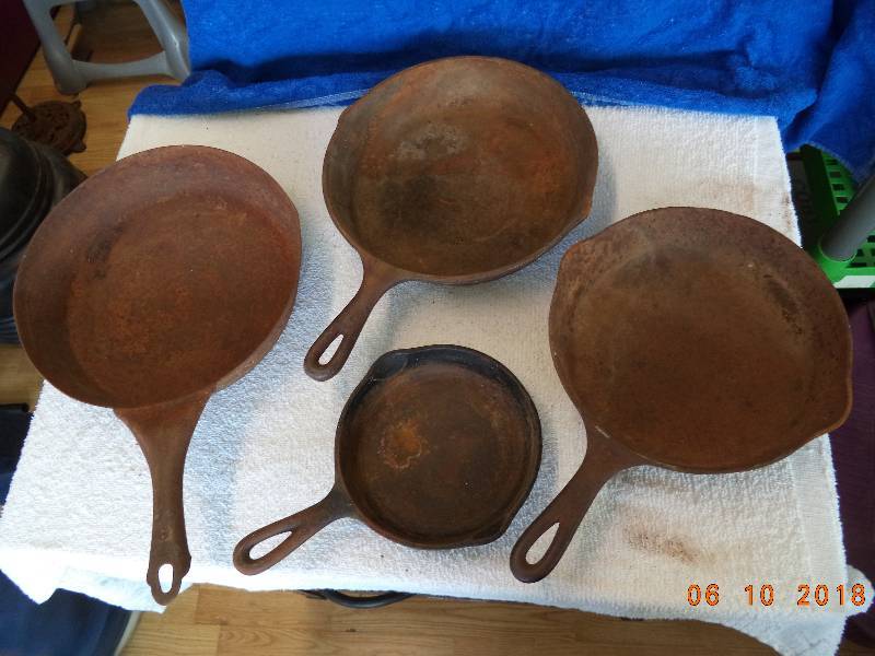 lot 1206 image: Lot of 4 Cast Iron Skillets  WOW