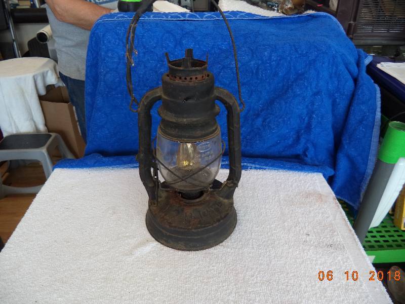 lot 1210 image: Dietz Railroad Lantern- Good Glass