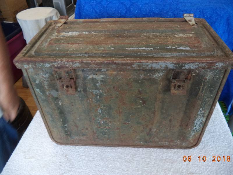 lot 1213 image: 20mm Ammo Box- Cannister