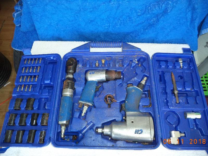 lot 1221 image: Air Tool Lot- Impact-Sockets,Etc