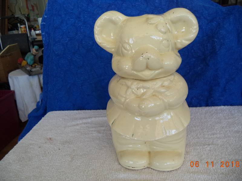 lot 1229 image: Unique Ceramic Cookie Jar- 2 Sided