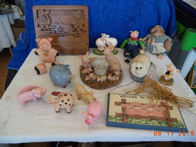lot 1235 image: Piggy Collection-  Fun Fun Fun   Pre-Bacon Pigs
