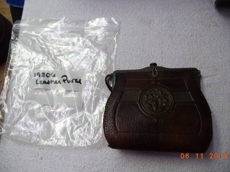 lot 2291 image: 1930s  Leather Purse