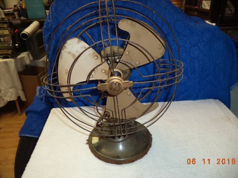 lot 2293 image: Vintage GE 3 Blade Fan  USA Made