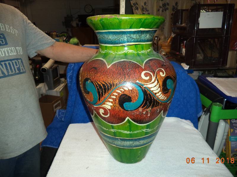 lot 2296 image: Large Clay Urn