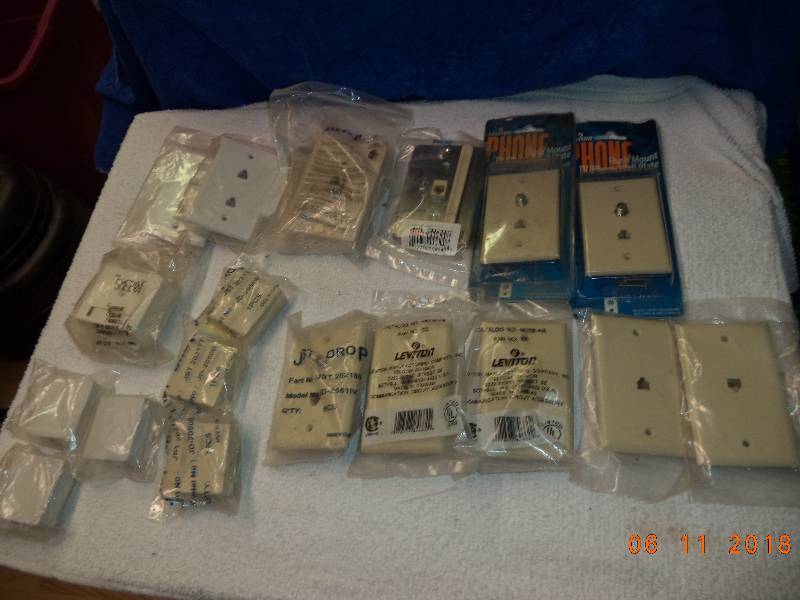 lot 2298 image: Wall PlatesJacks  Lot Most New
