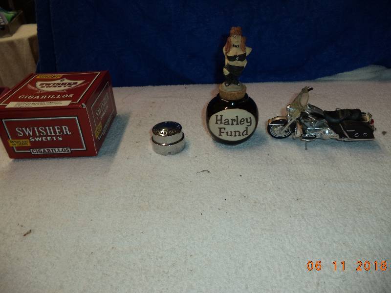 lot 2310 image: 3X Harley Davidson