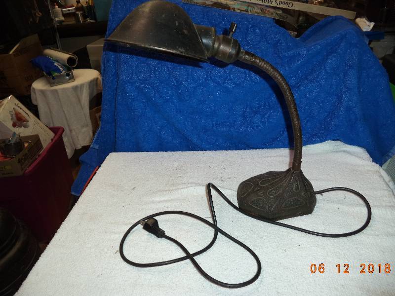 lot 2321 image: Vintage Cast Base and Flexible Desk Lamp