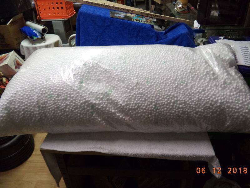 lot 5004 image: Large Sealed Bag of Packing BeadsPeanuts