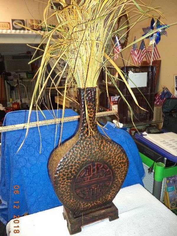 lot 5009 image: Metal Art Vase